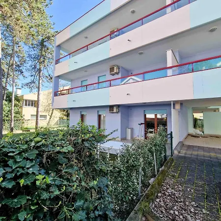 Beachside Getaway Flat For Six