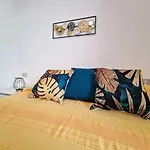 Modern Flat 300 Mt From The 비비오네
