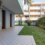 Modern Flat 300 Mt From The 아파트 *