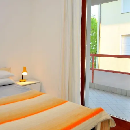 Modern Flat 300m From The - Beahost *
