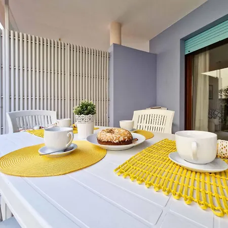Beachside Getaway Flat For Six Apartman Bibione