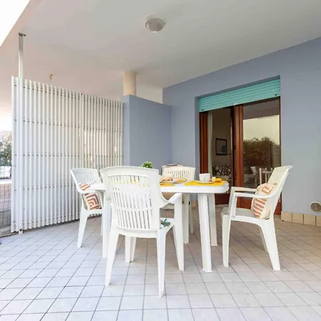 Beachside Getaway Flat For Six Μπιμπιόνε