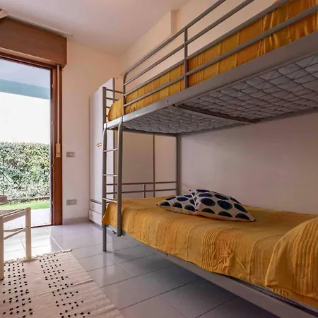 Beachside Getaway Flat For Six Διαμέρισμα *