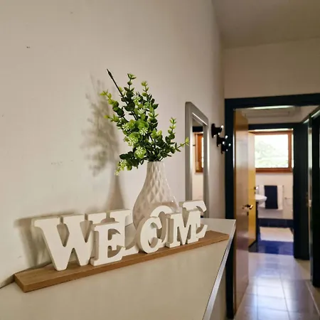 Beachside Getaway Flat For Six Apartment